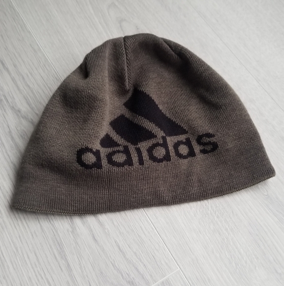 Recersable Adidas hat - Picture 5 of 6